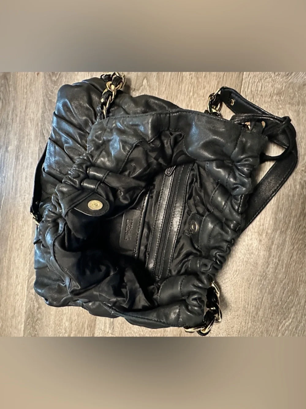 Michael Kors leather shoulder bag. - Picture 7 of 7
